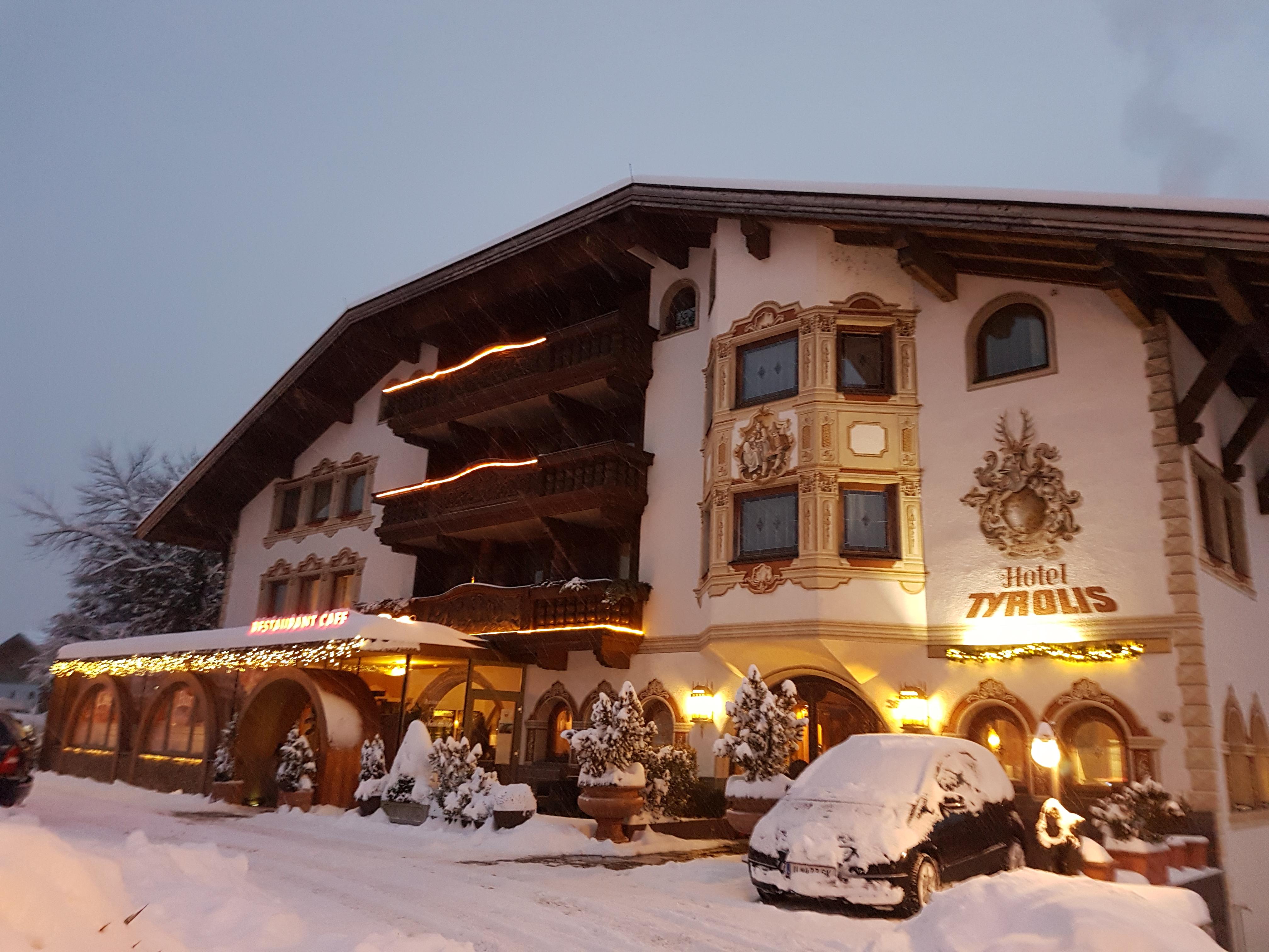 Hotel Tyrolis Цірль Екстер'єр фото